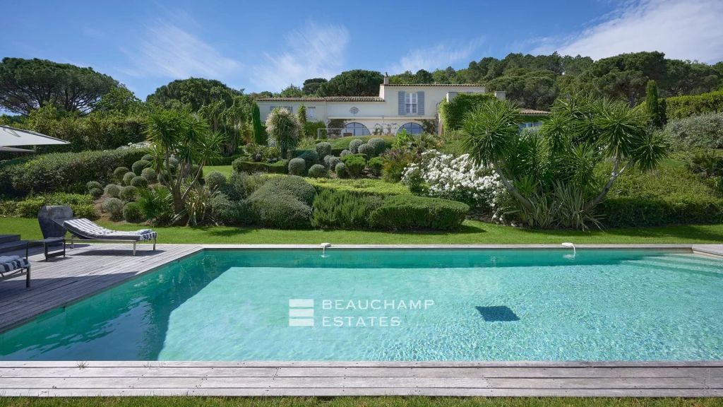 Elegant property with hillside and sea views, located a few minutes from the centre of Saint-Tropez