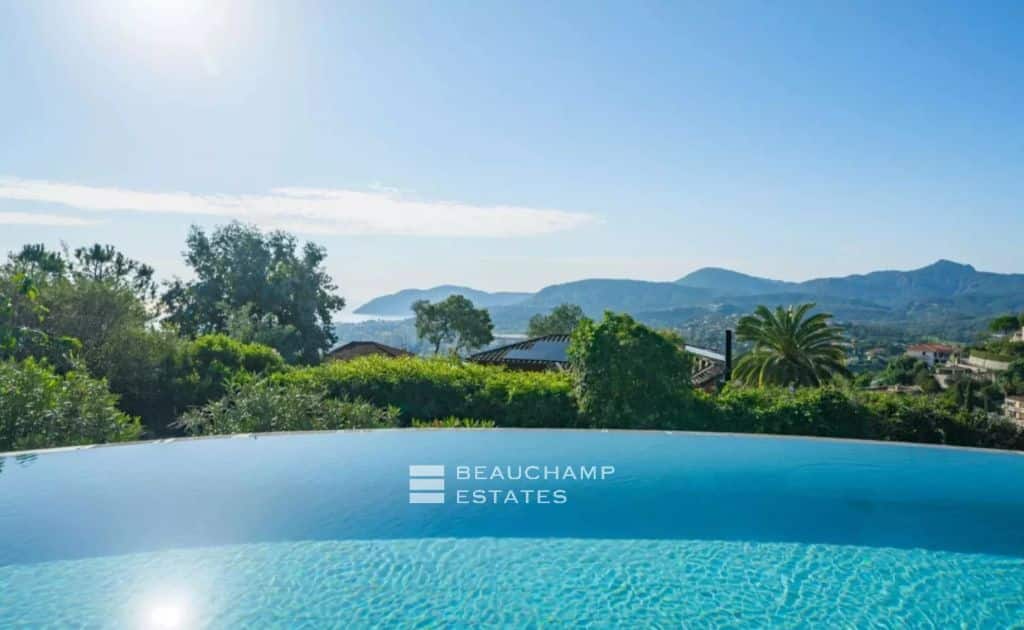 Elegant Residence with Sea Views on the Heights of Mandelieu-la-Napoule