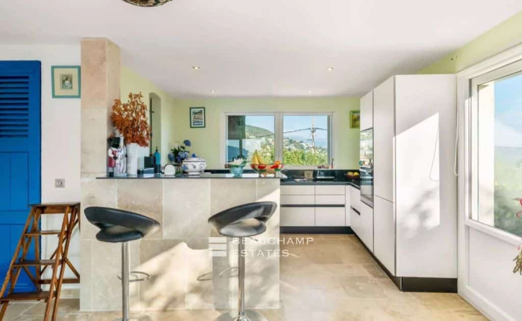 Elegant Residence with Sea Views on the Heights of Mandelieu-la-Napoule