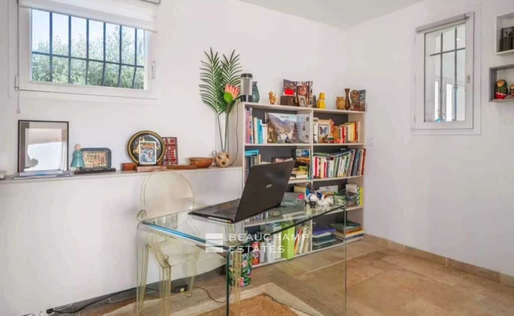 Elegant Residence with Sea Views on the Heights of Mandelieu-la-Napoule