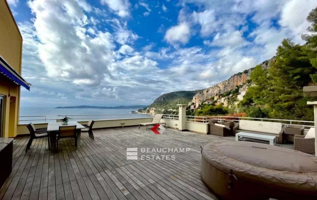 Elegant Sea View Apartment