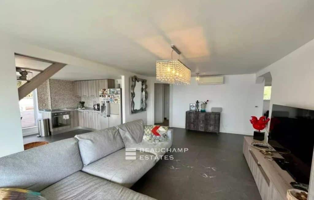 Elegant Sea View Apartment