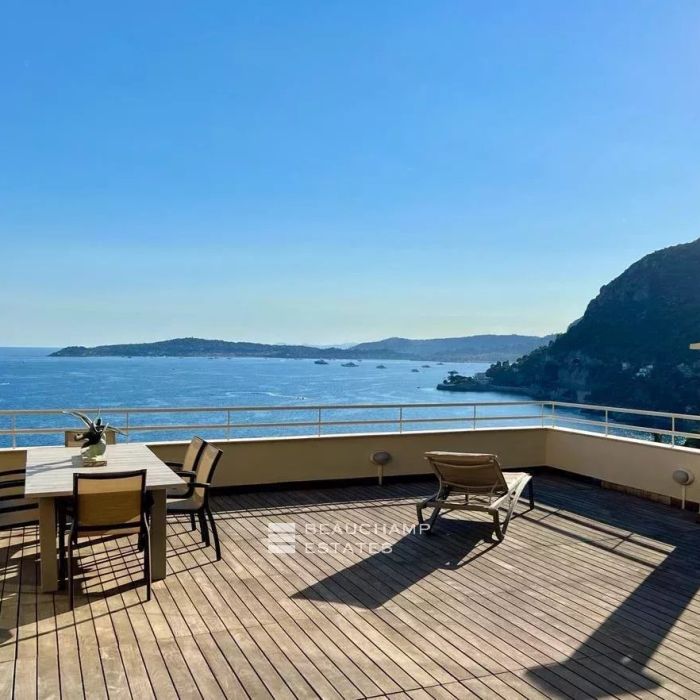 Elegant Sea View Apartment