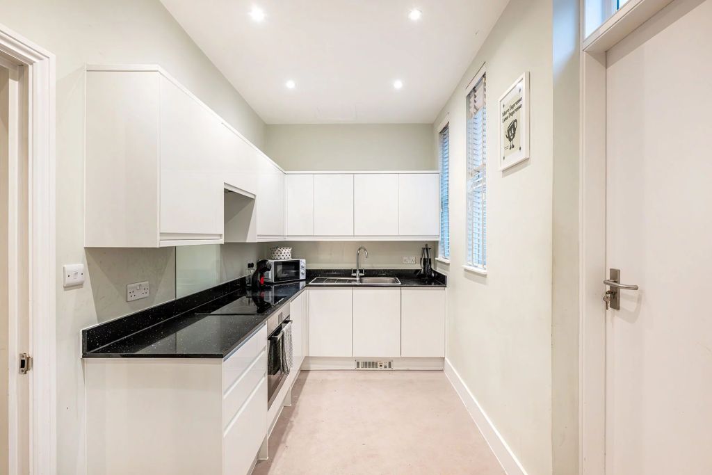 Elegant triplex maisonette on North Row