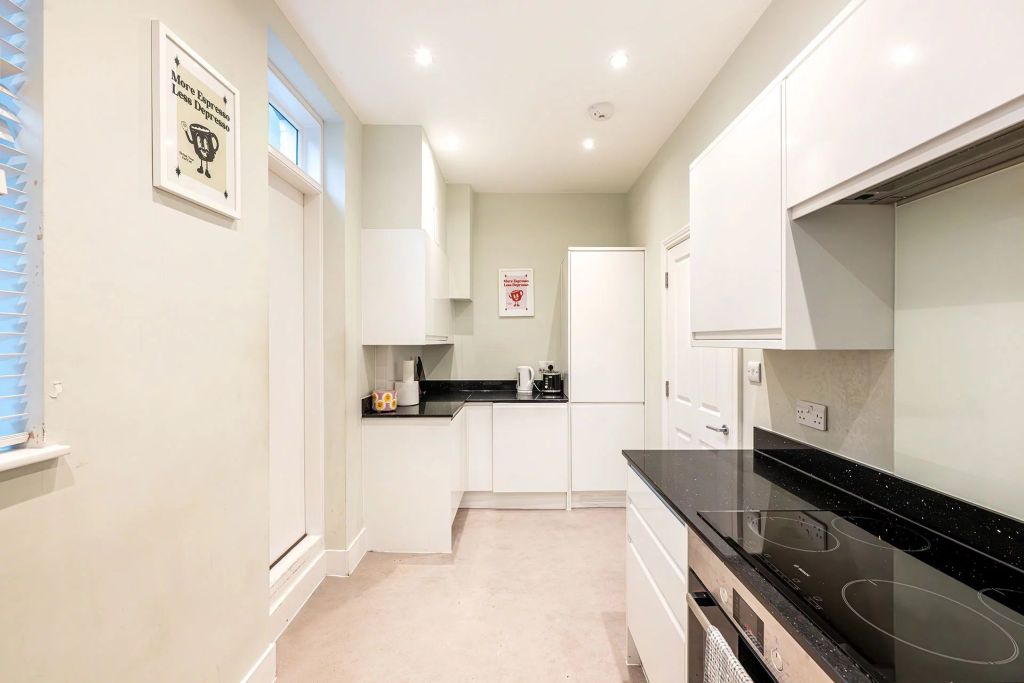 Elegant triplex maisonette on North Row