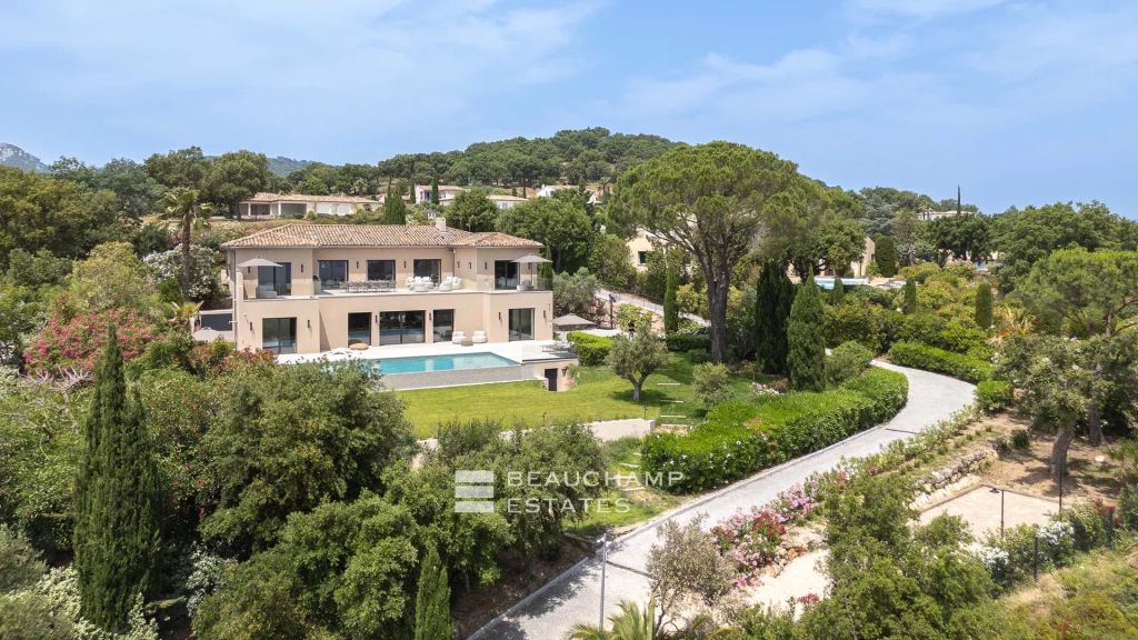 ew property overlooking the Bay of Saint-Tropez, in the heart of the Beauvallon estate