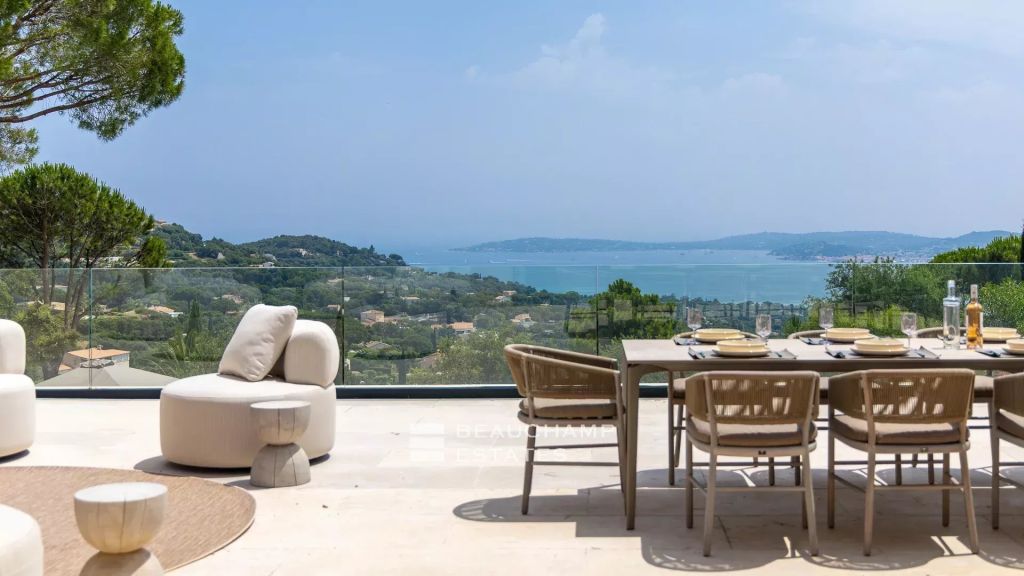ew property overlooking the Bay of Saint-Tropez, in the heart of the Beauvallon estate