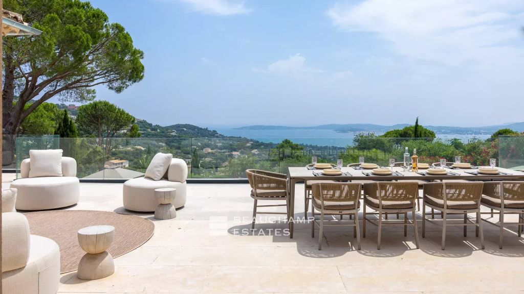 ew property overlooking the Bay of Saint-Tropez, in the heart of the Beauvallon estate