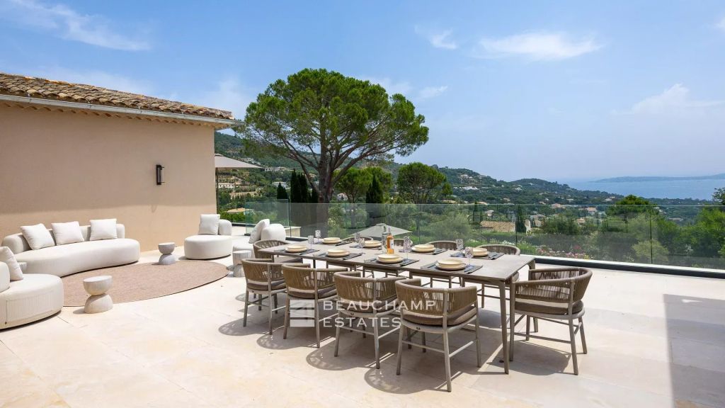 ew property overlooking the Bay of Saint-Tropez, in the heart of the Beauvallon estate
