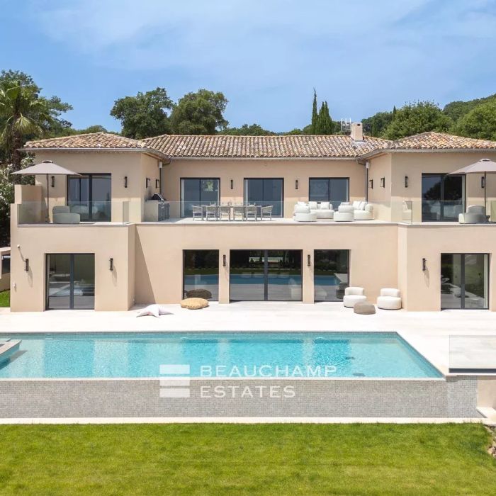 ew property overlooking the Bay of Saint-Tropez, in the heart of the Beauvallon estate
