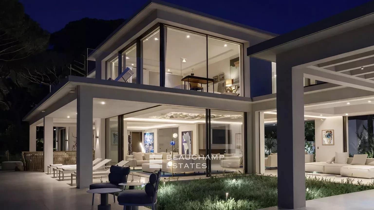 Exceptional contemporary property in the heart of a private domain Exceptional contemporary property in the heart of a private domain