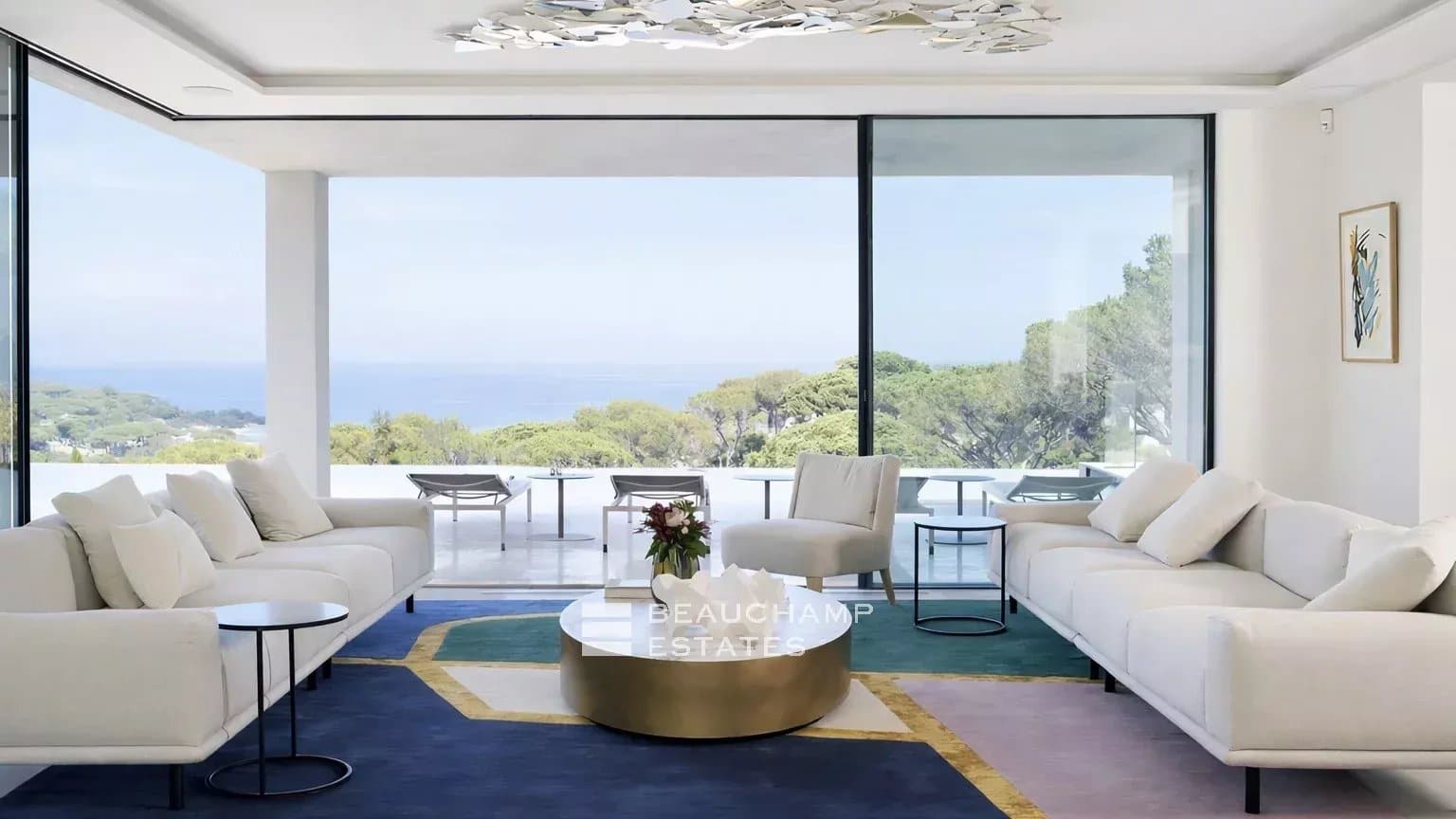 Exceptional contemporary property in the heart of a private domain Exceptional contemporary property in the heart of a private domain