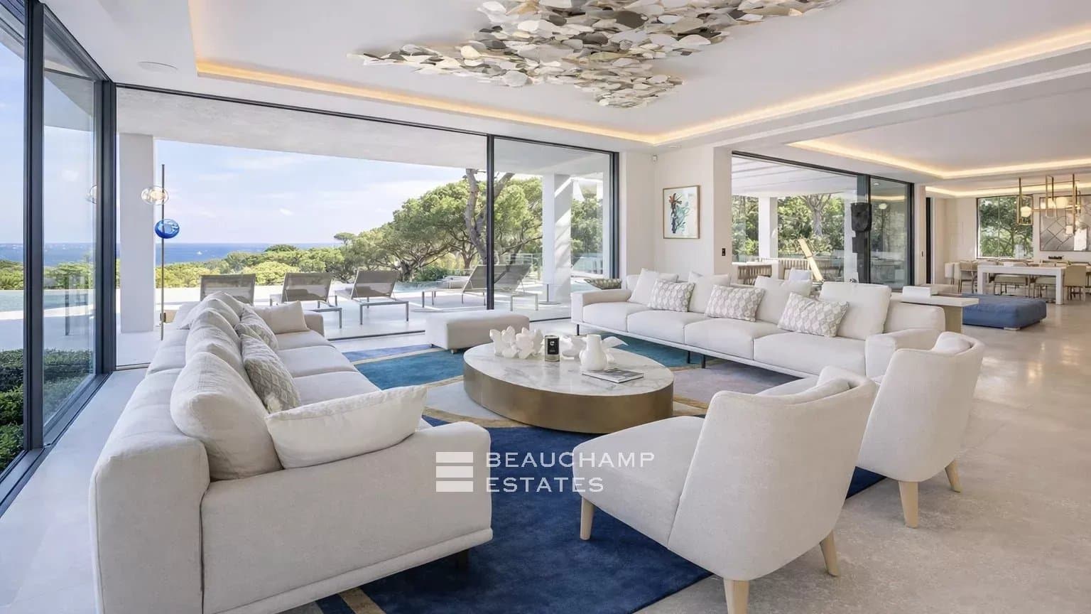 Exceptional contemporary property in the heart of a private domain Exceptional contemporary property in the heart of a private domain