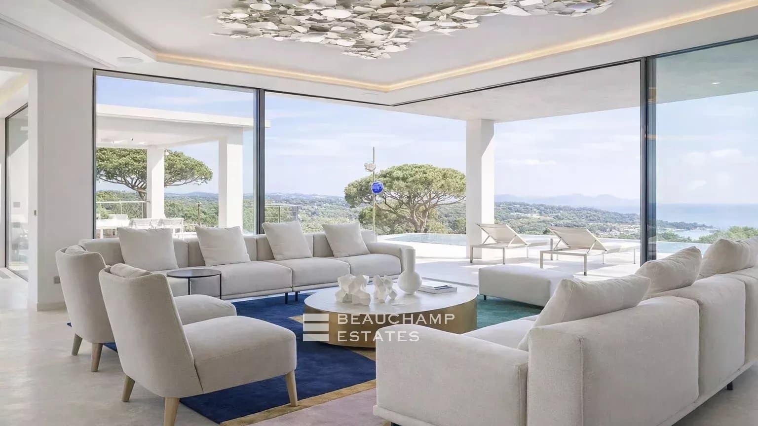 Exceptional contemporary property in the heart of a private domain Exceptional contemporary property in the heart of a private domain