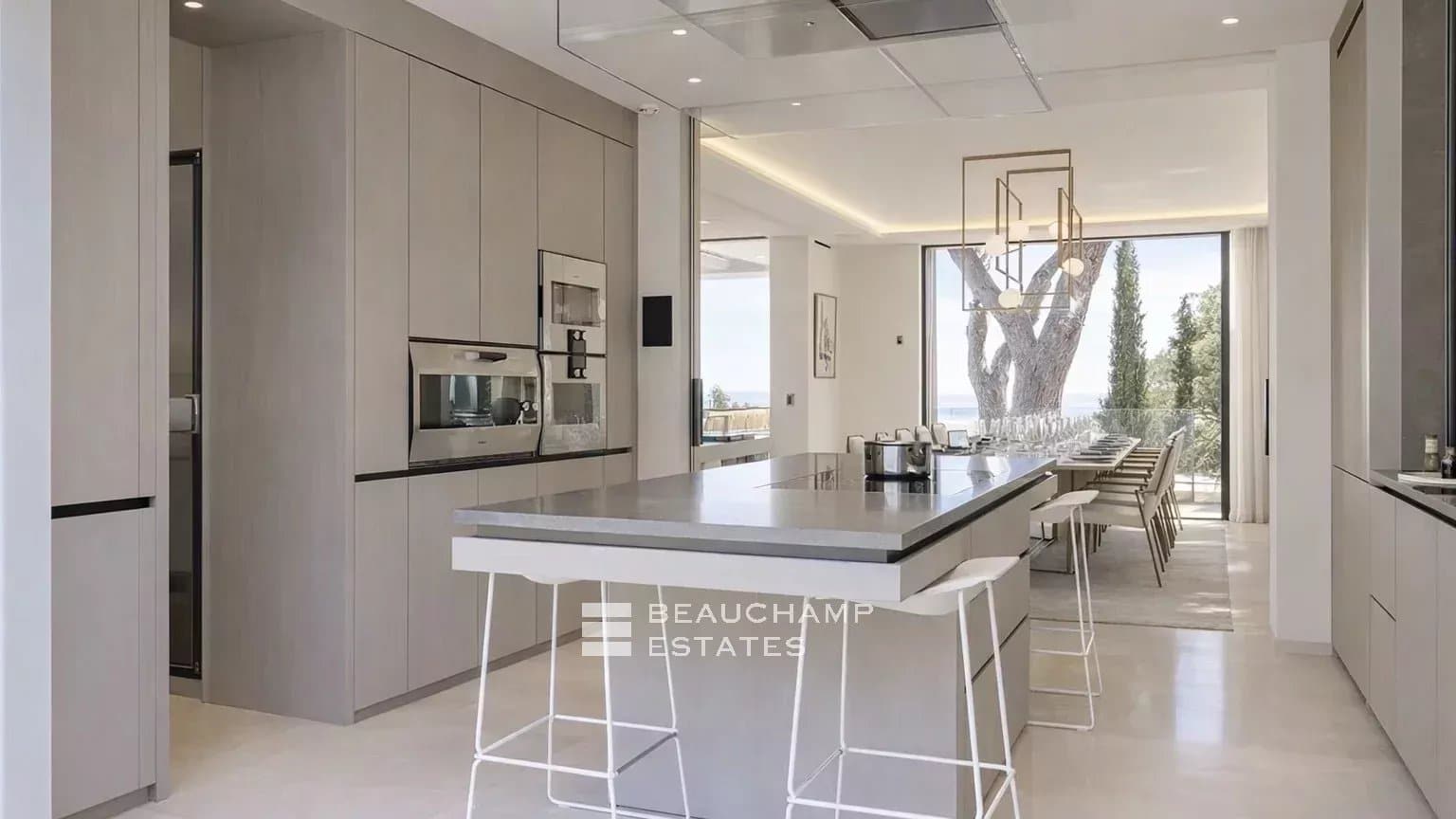 Exceptional contemporary property in the heart of a private domain Exceptional contemporary property in the heart of a private domain