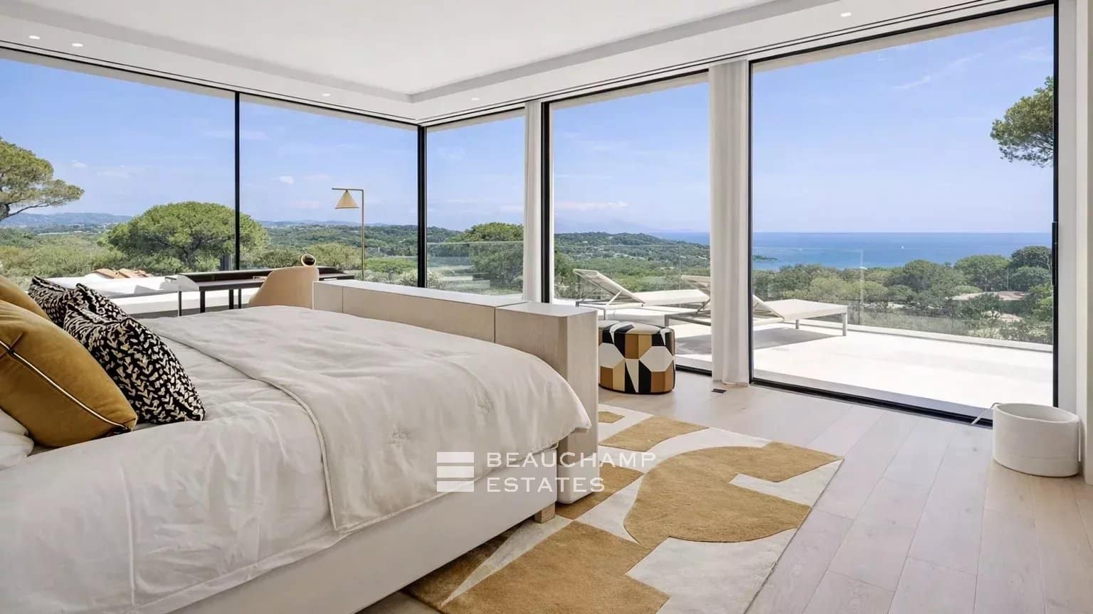 Exceptional contemporary property in the heart of a private domain Exceptional contemporary property in the heart of a private domain