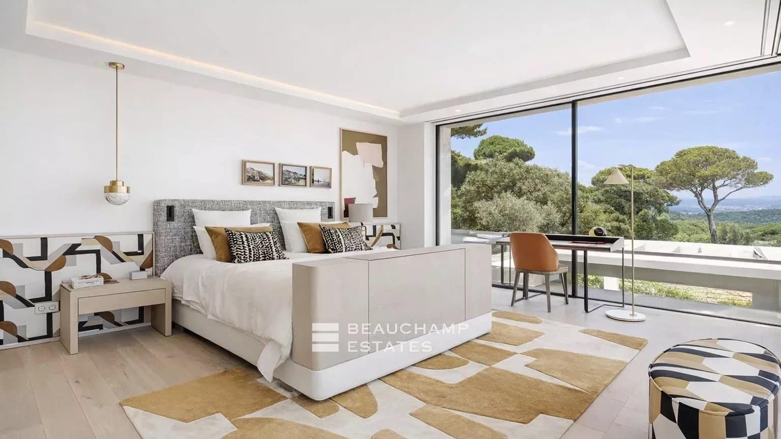 Exceptional contemporary property in the heart of a private domain Exceptional contemporary property in the heart of a private domain