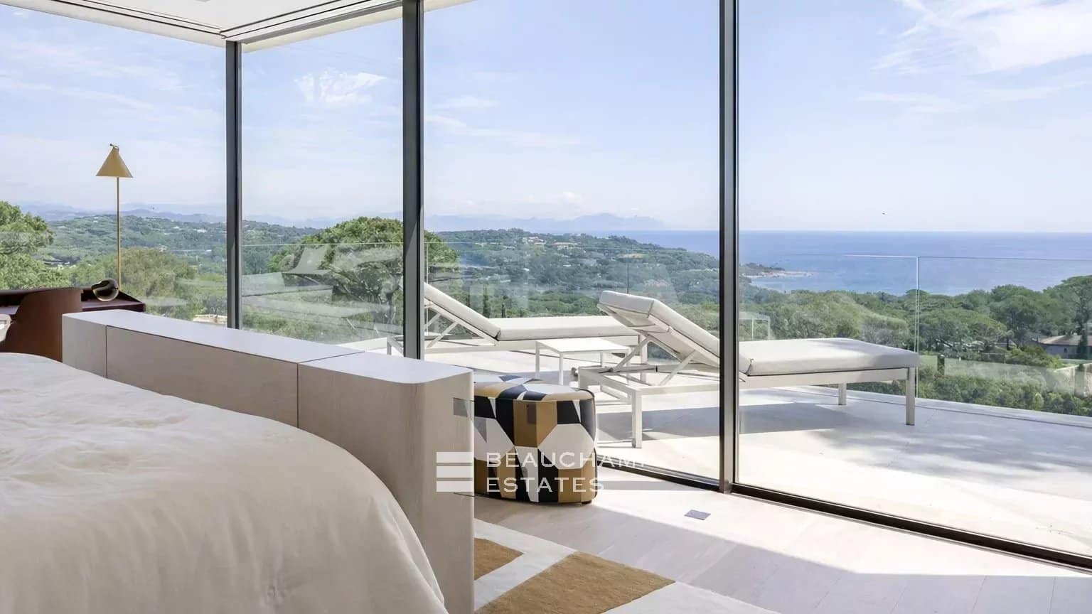 Exceptional contemporary property in the heart of a private domain Exceptional contemporary property in the heart of a private domain