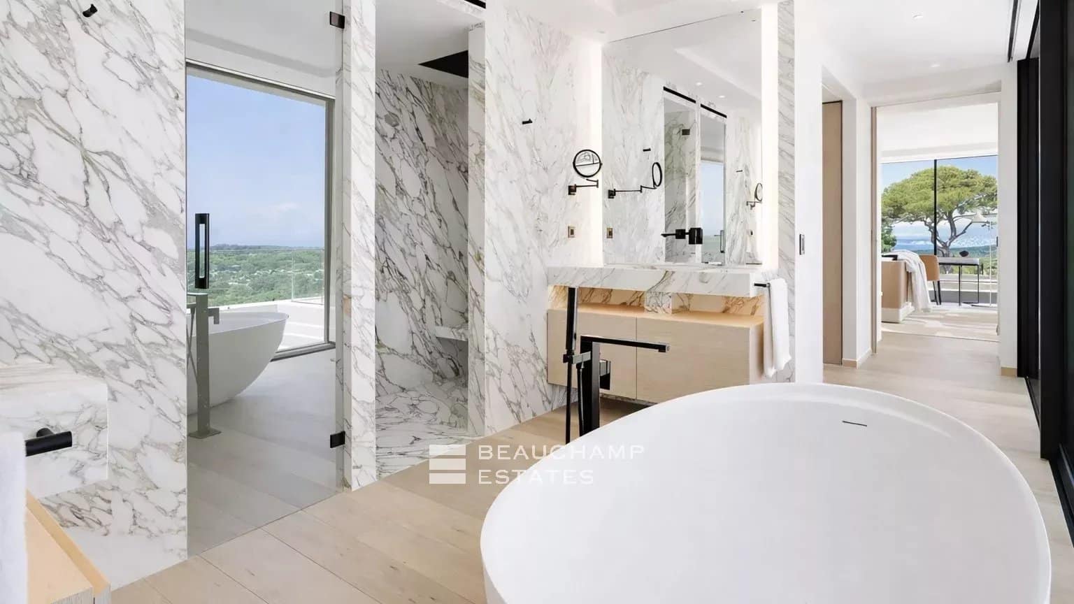 Exceptional contemporary property in the heart of a private domain Exceptional contemporary property in the heart of a private domain