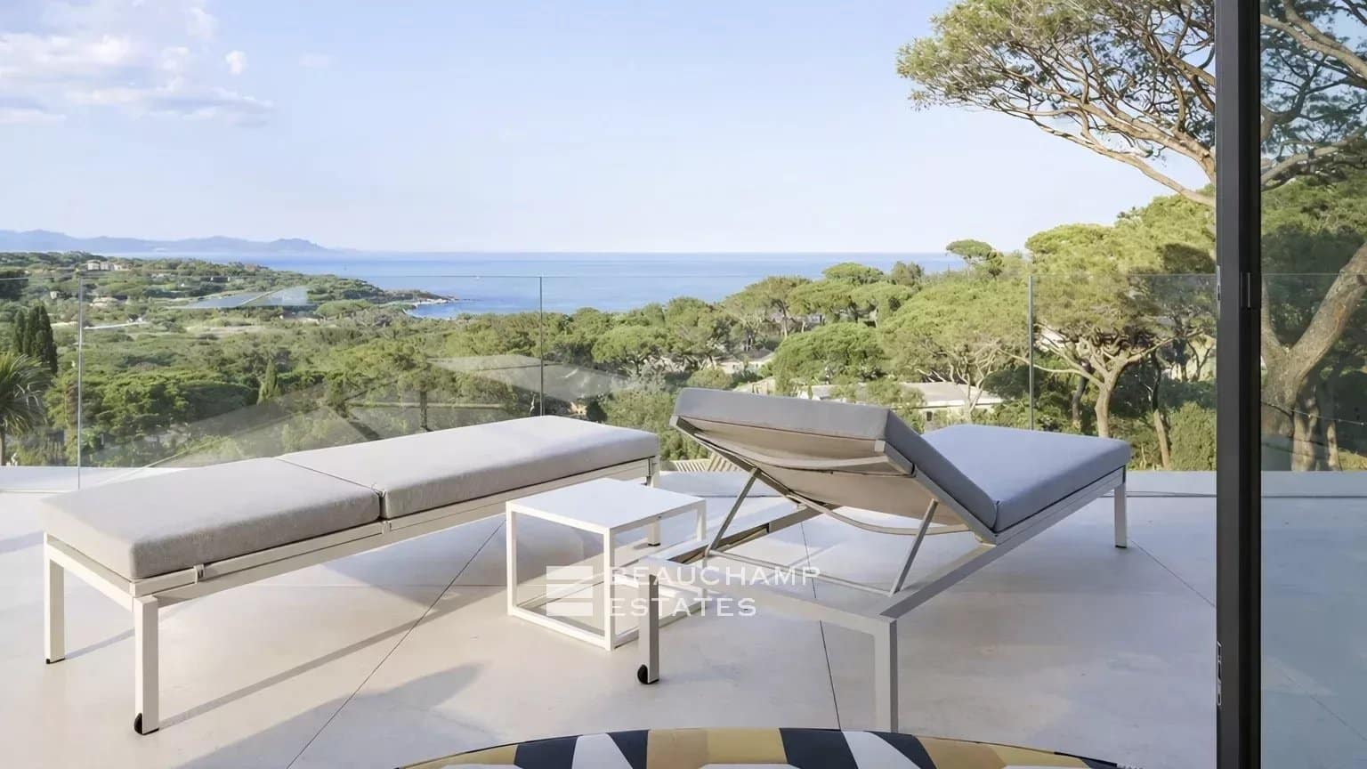 Exceptional contemporary property in the heart of a private domain Exceptional contemporary property in the heart of a private domain