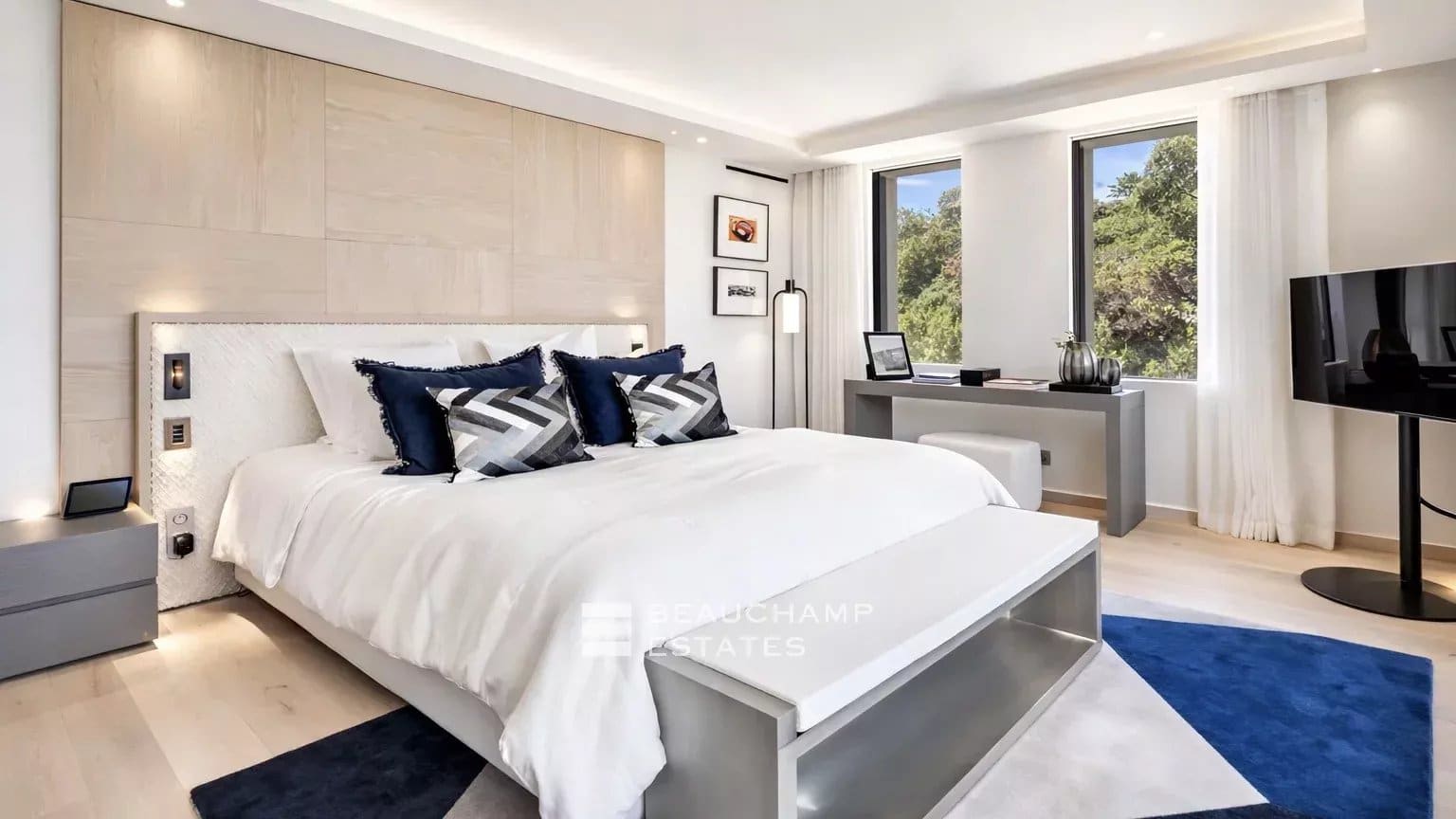 Exceptional contemporary property in the heart of a private domain Exceptional contemporary property in the heart of a private domain