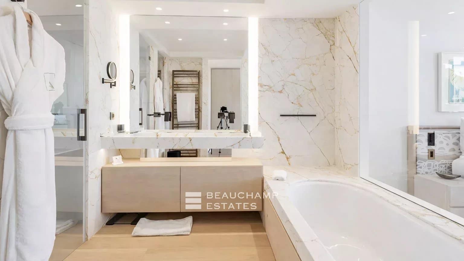 Exceptional contemporary property in the heart of a private domain Exceptional contemporary property in the heart of a private domain