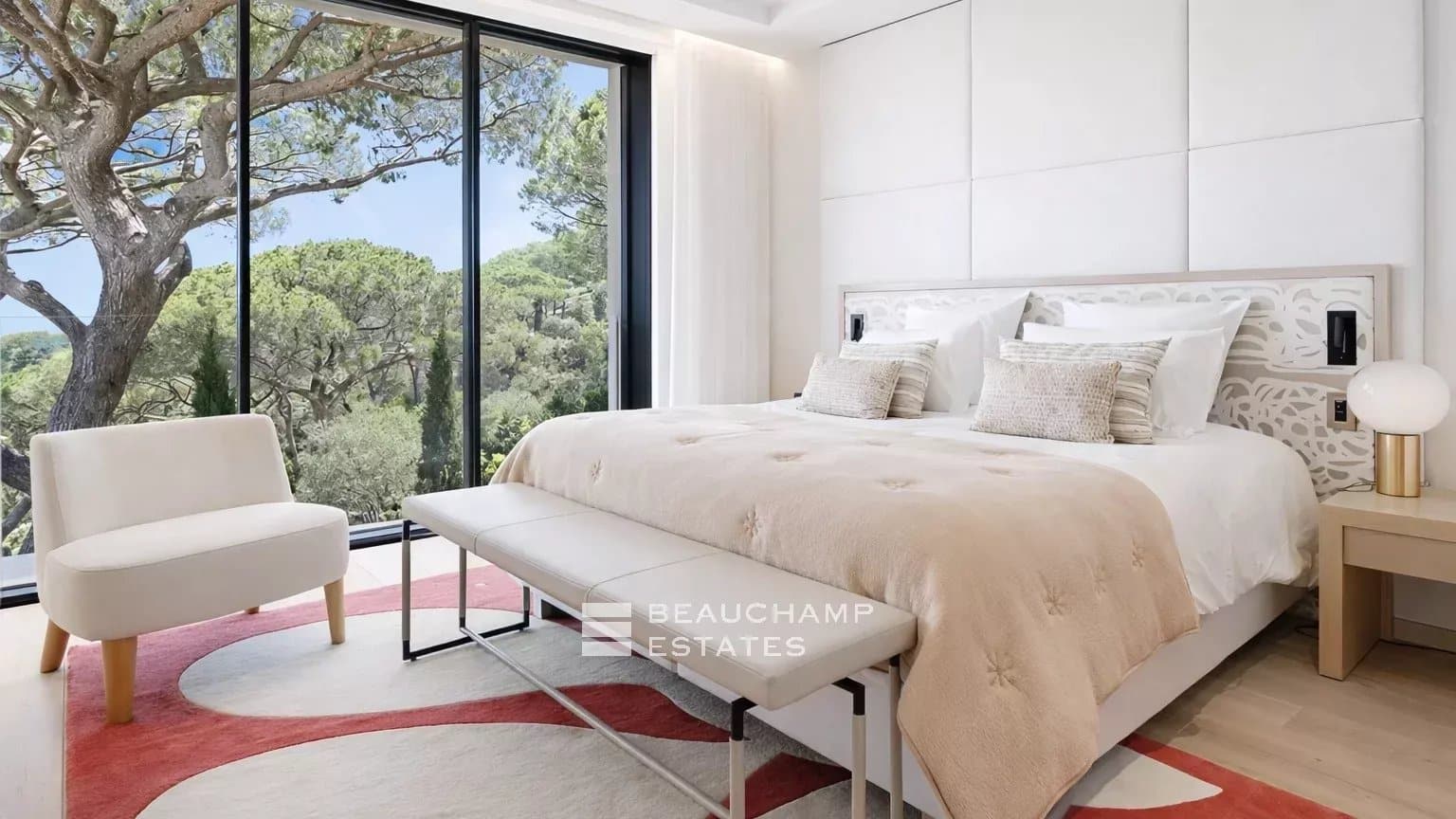 Exceptional contemporary property in the heart of a private domain Exceptional contemporary property in the heart of a private domain