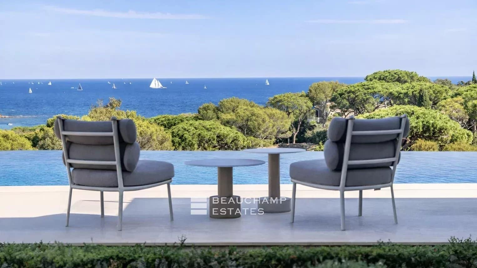 Exceptional contemporary property in the heart of a private domain Exceptional contemporary property in the heart of a private domain