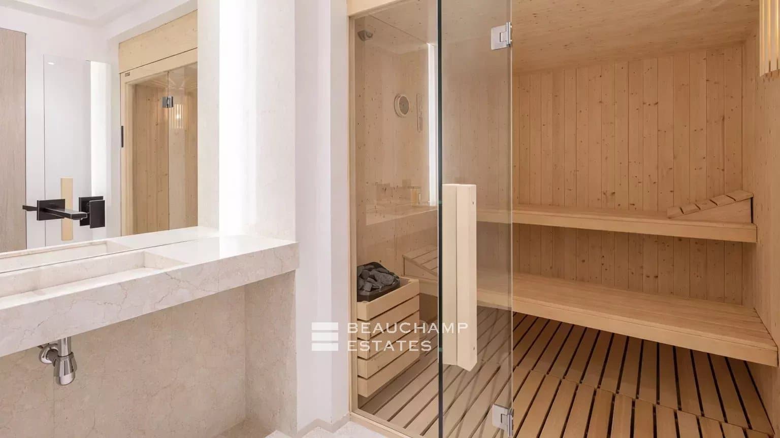 Exceptional contemporary property in the heart of a private domain Exceptional contemporary property in the heart of a private domain