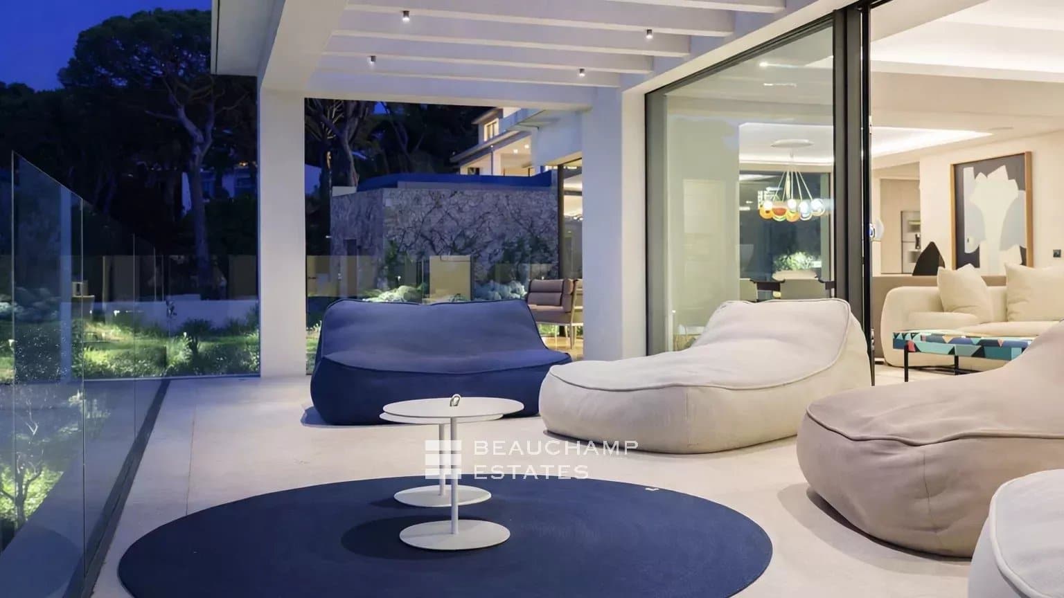 Exceptional contemporary property in the heart of a private domain Exceptional contemporary property in the heart of a private domain