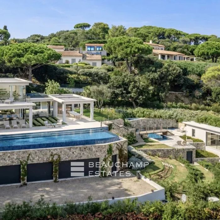 Exceptional contemporary property in the heart of a private domain
