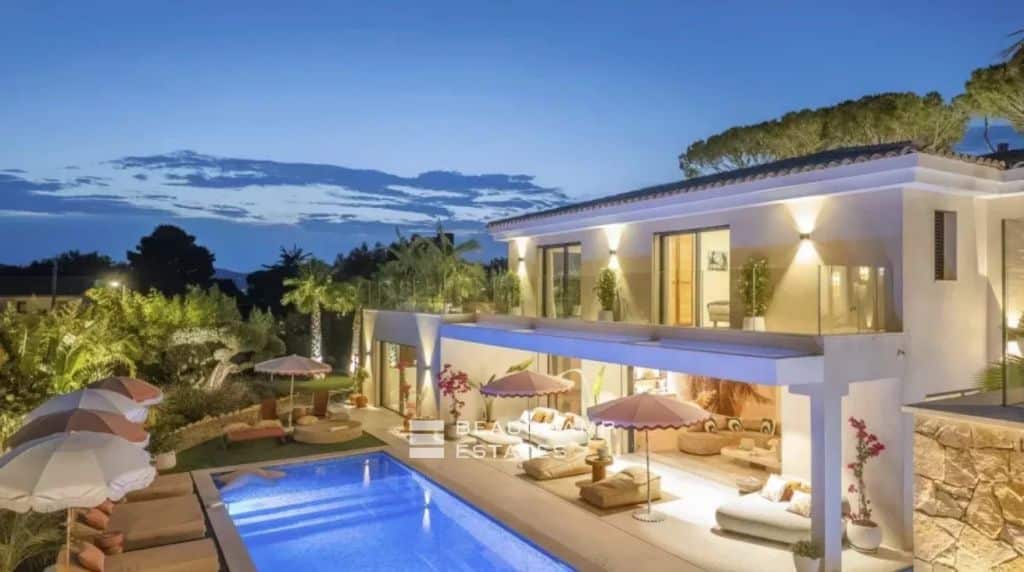 Exceptional Contemporary Villa in a Gated Estate