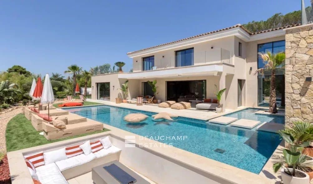 Exceptional Contemporary Villa in a Gated Estate