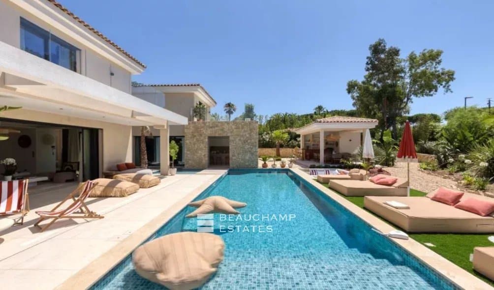 Exceptional Contemporary Villa in a Gated Estate