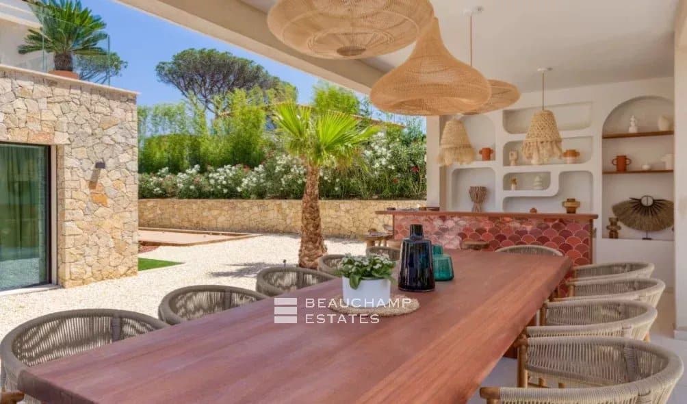 Exceptional Contemporary Villa in a Gated Estate