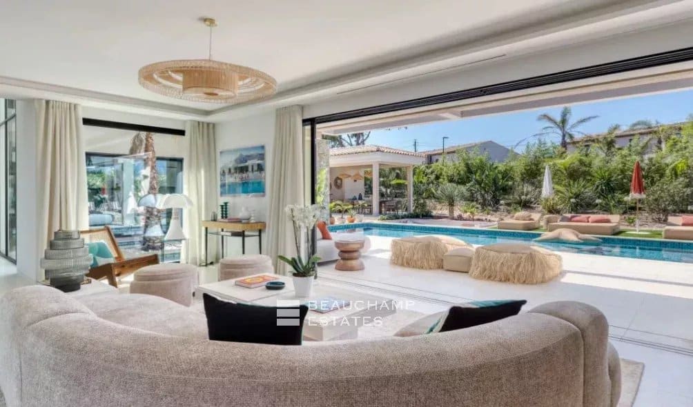 Exceptional Contemporary Villa in a Gated Estate