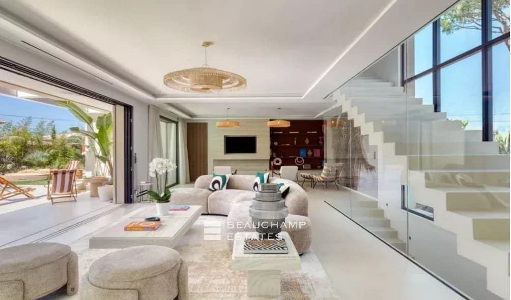 Exceptional Contemporary Villa in a Gated Estate