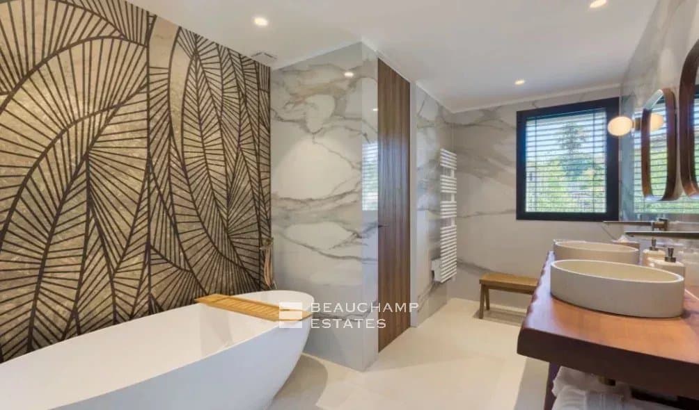 Exceptional Contemporary Villa in a Gated Estate