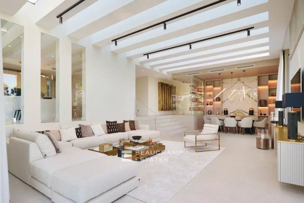 Exceptional Features – New Contemporary Villa, Cap d’Antibes, 4 Bedrooms, Pool & Spa