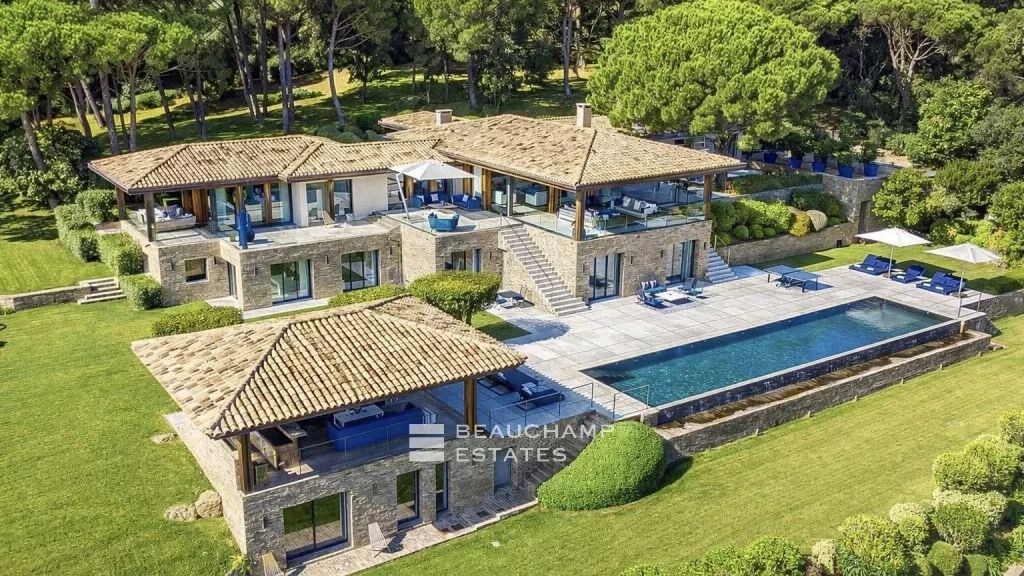 Exceptional luxury villa close to the beaches of Tahiti and Saint-Tropez
