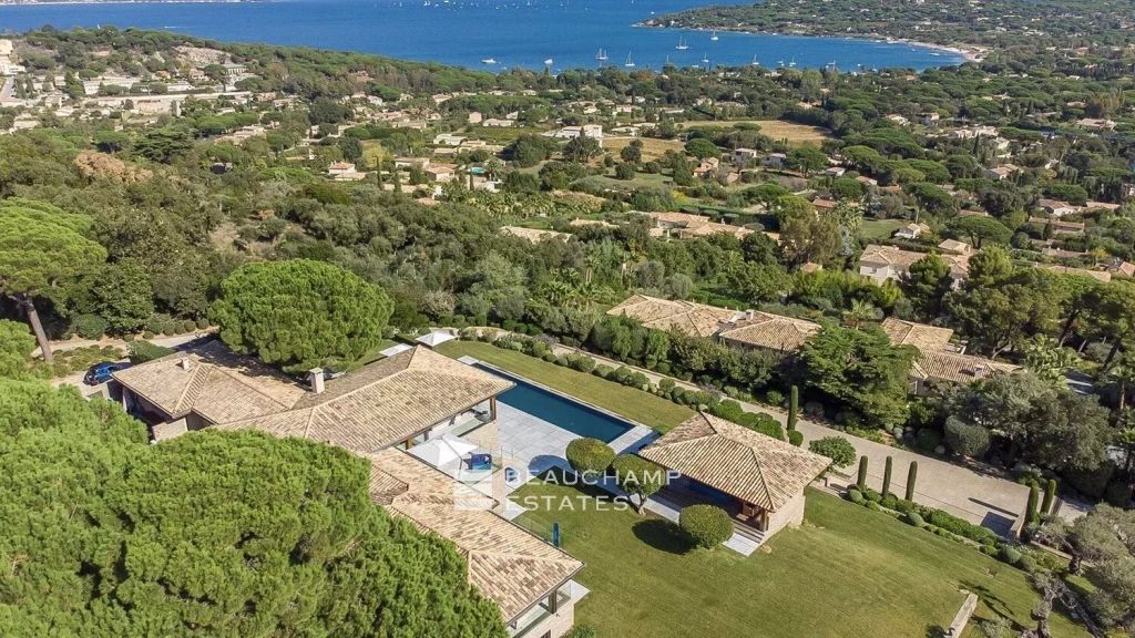 Exceptional luxury villa close to the beaches of Tahiti and Saint-Tropez