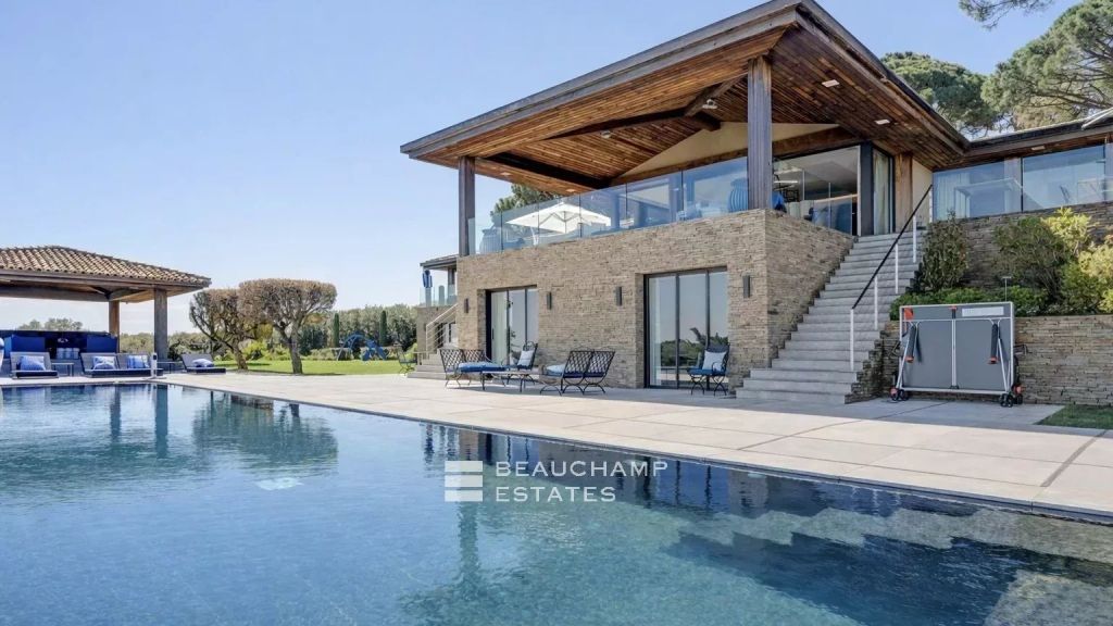 Exceptional luxury villa close to the beaches of Tahiti and Saint-Tropez