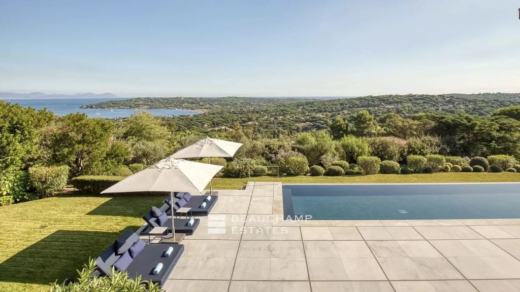 Exceptional luxury villa close to the beaches of Tahiti and Saint-Tropez