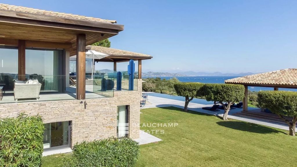 Exceptional luxury villa close to the beaches of Tahiti and Saint-Tropez
