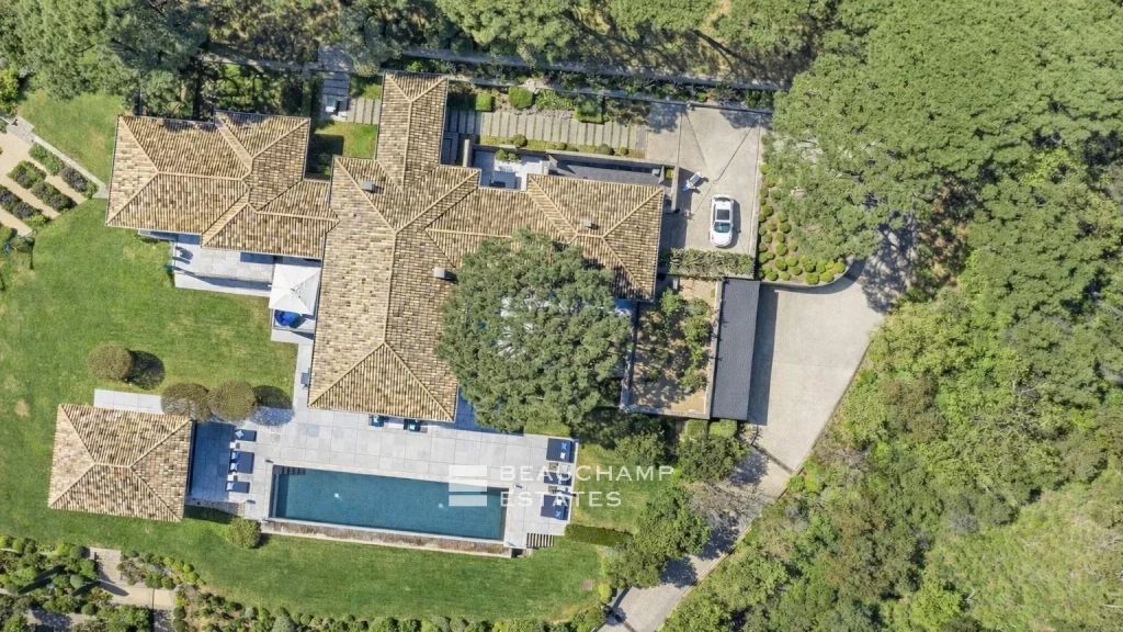 Exceptional luxury villa close to the beaches of Tahiti and Saint-Tropez