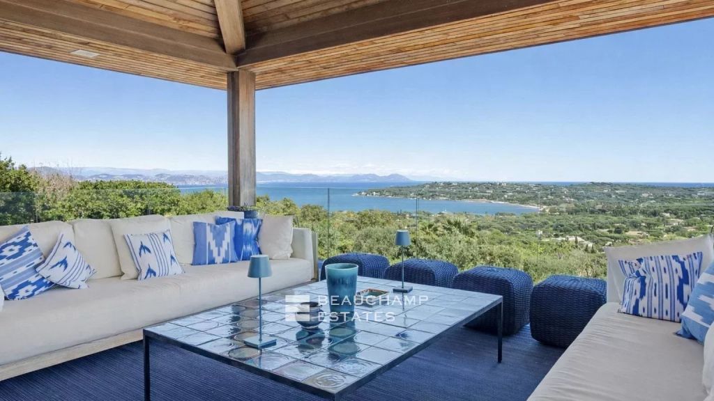 Exceptional luxury villa close to the beaches of Tahiti and Saint-Tropez