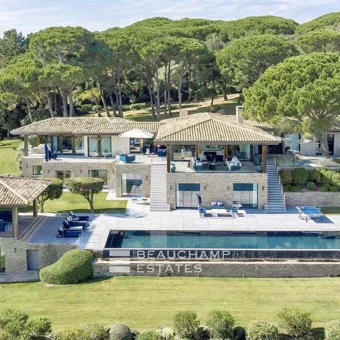 Exceptional luxury villa close to the beaches of Tahiti and Saint-Tropez