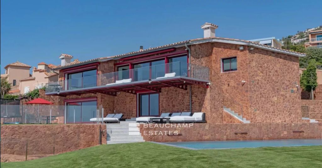 Exceptional new waterfront villa with ultra-luxury features