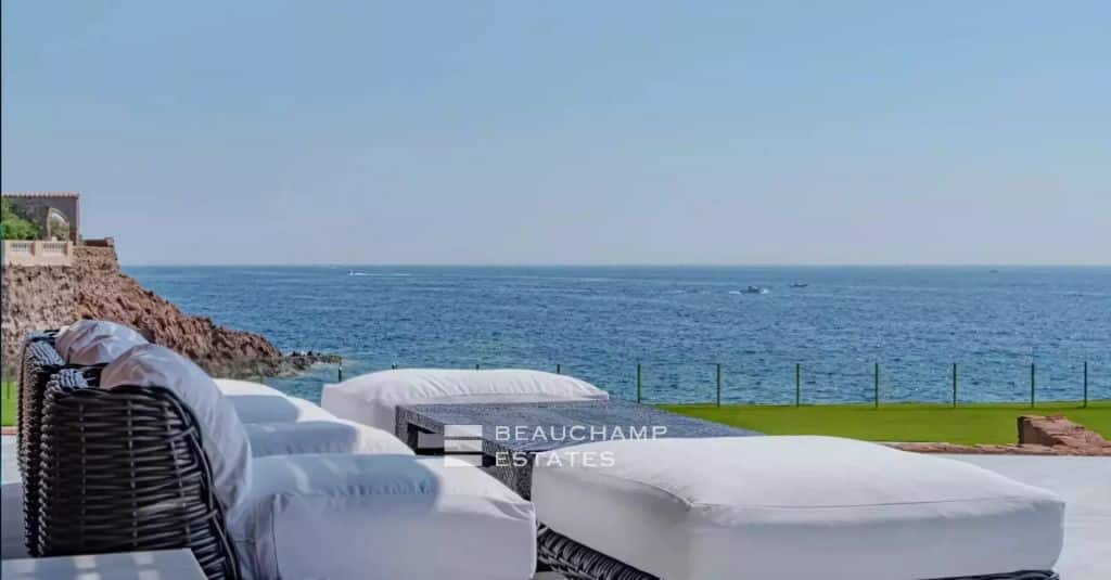 Exceptional new waterfront villa with ultra-luxury features