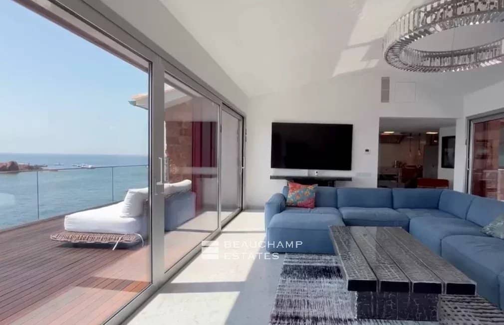 Exceptional new waterfront villa with ultra-luxury features